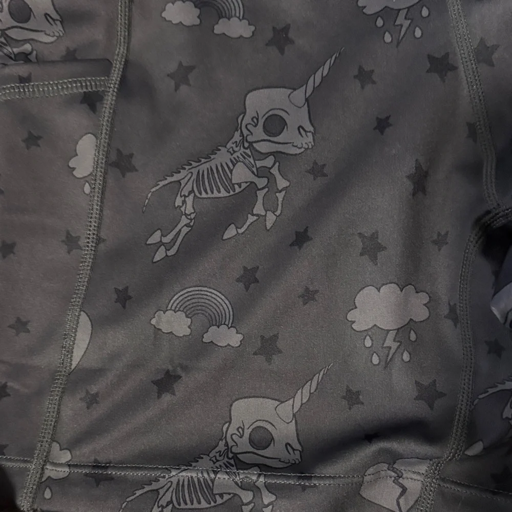 CVG Unicorn m/ Broken Heart Athletic Shorts - Picture 5 of 5